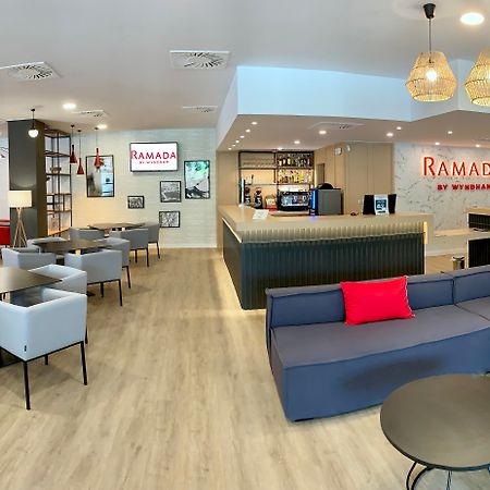 Hotel Ramada By Wyndham Valencia Almussafes Esterno foto