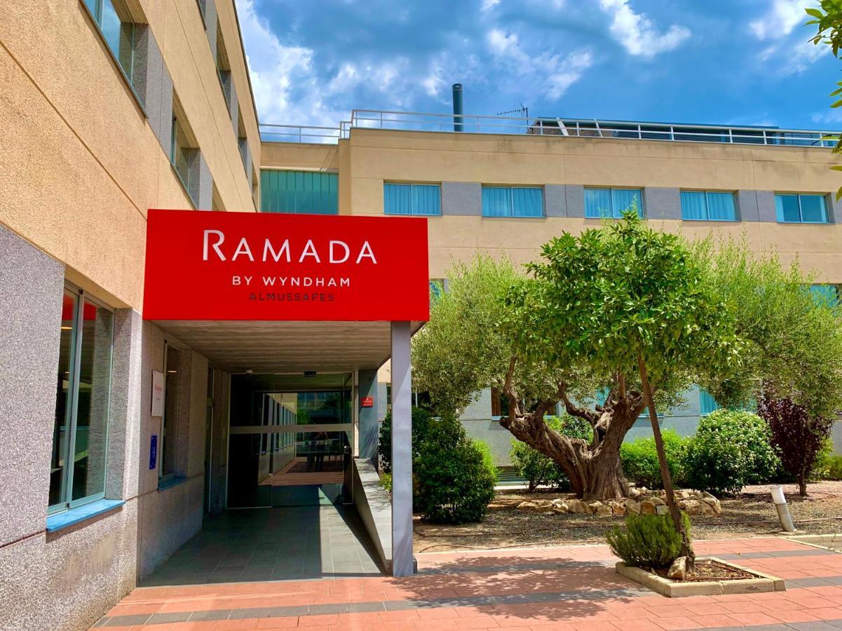 Hotel Ramada By Wyndham Valencia Almussafes Esterno foto