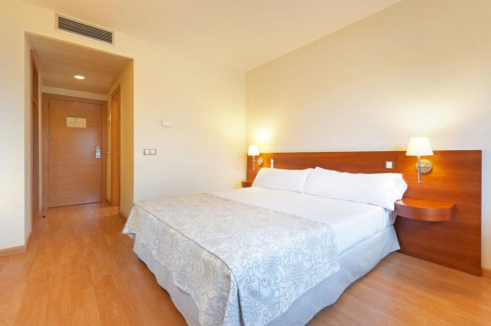 Hotel Ramada By Wyndham Valencia Almussafes Esterno foto