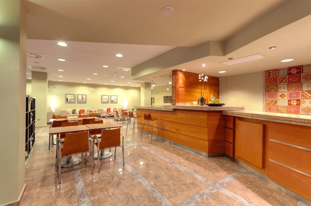 Hotel Ramada By Wyndham Valencia Almussafes Esterno foto