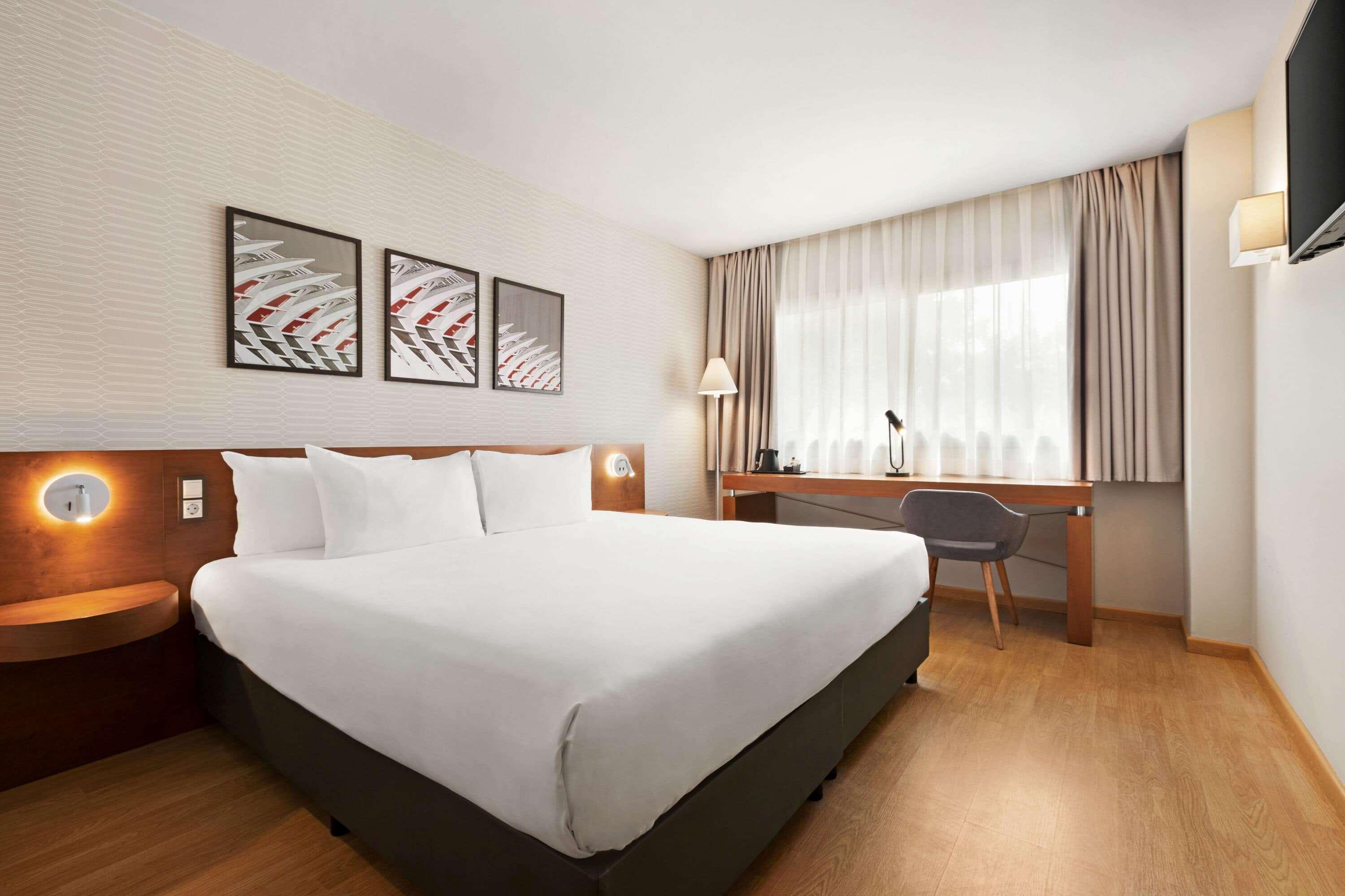 Hotel Ramada By Wyndham Valencia Almussafes Esterno foto