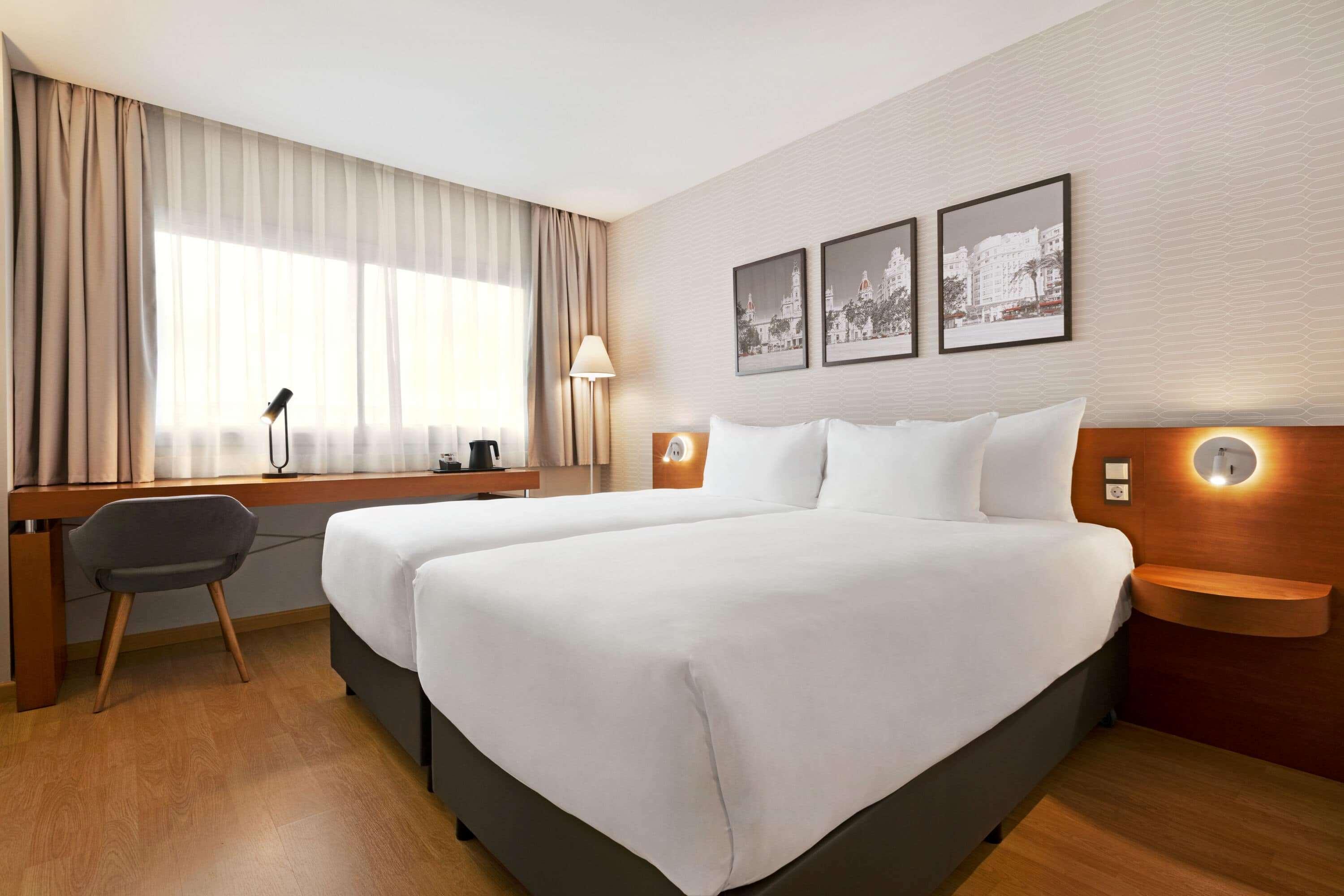 Hotel Ramada By Wyndham Valencia Almussafes Esterno foto