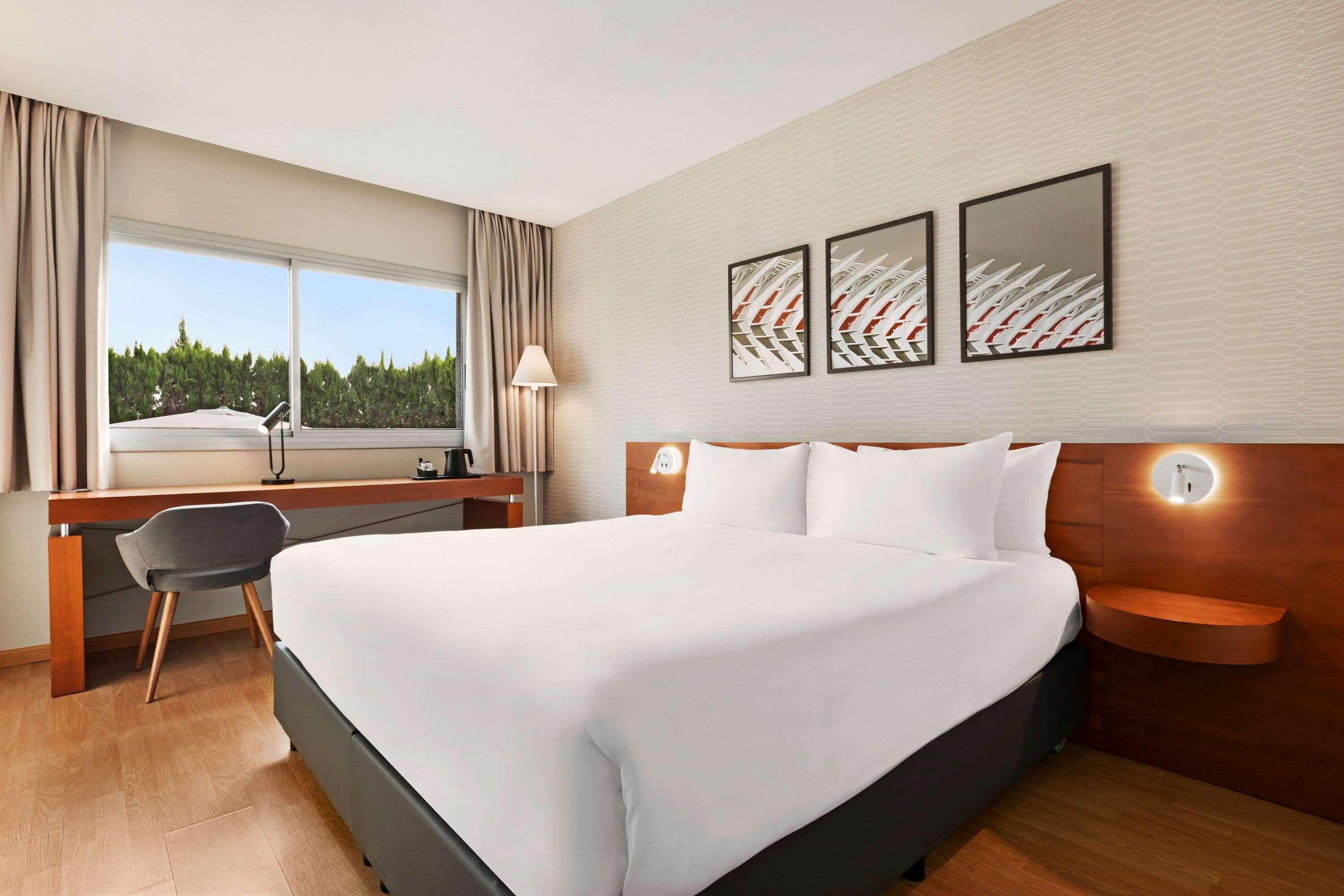 Hotel Ramada By Wyndham Valencia Almussafes Esterno foto