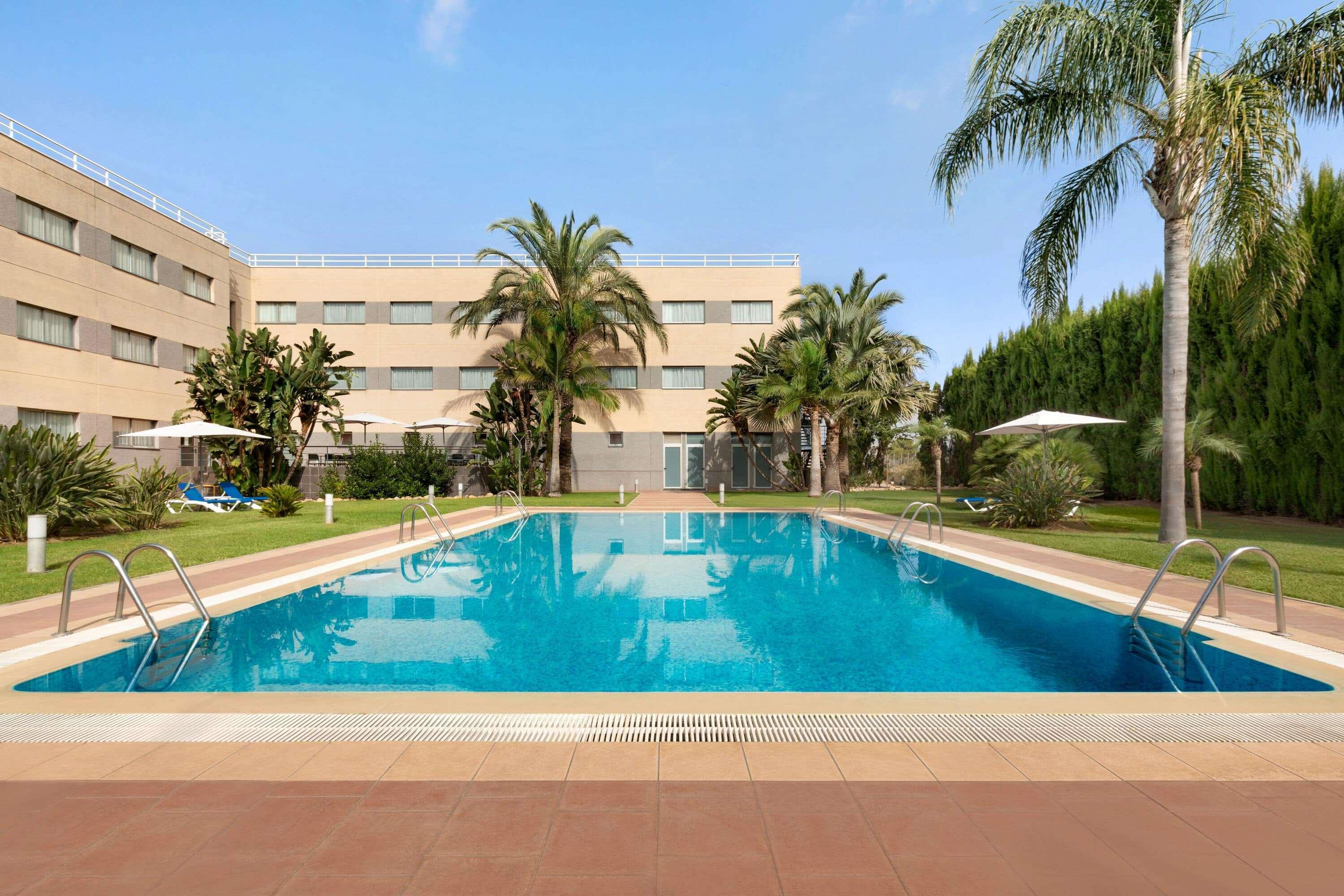 Hotel Ramada By Wyndham Valencia Almussafes Esterno foto