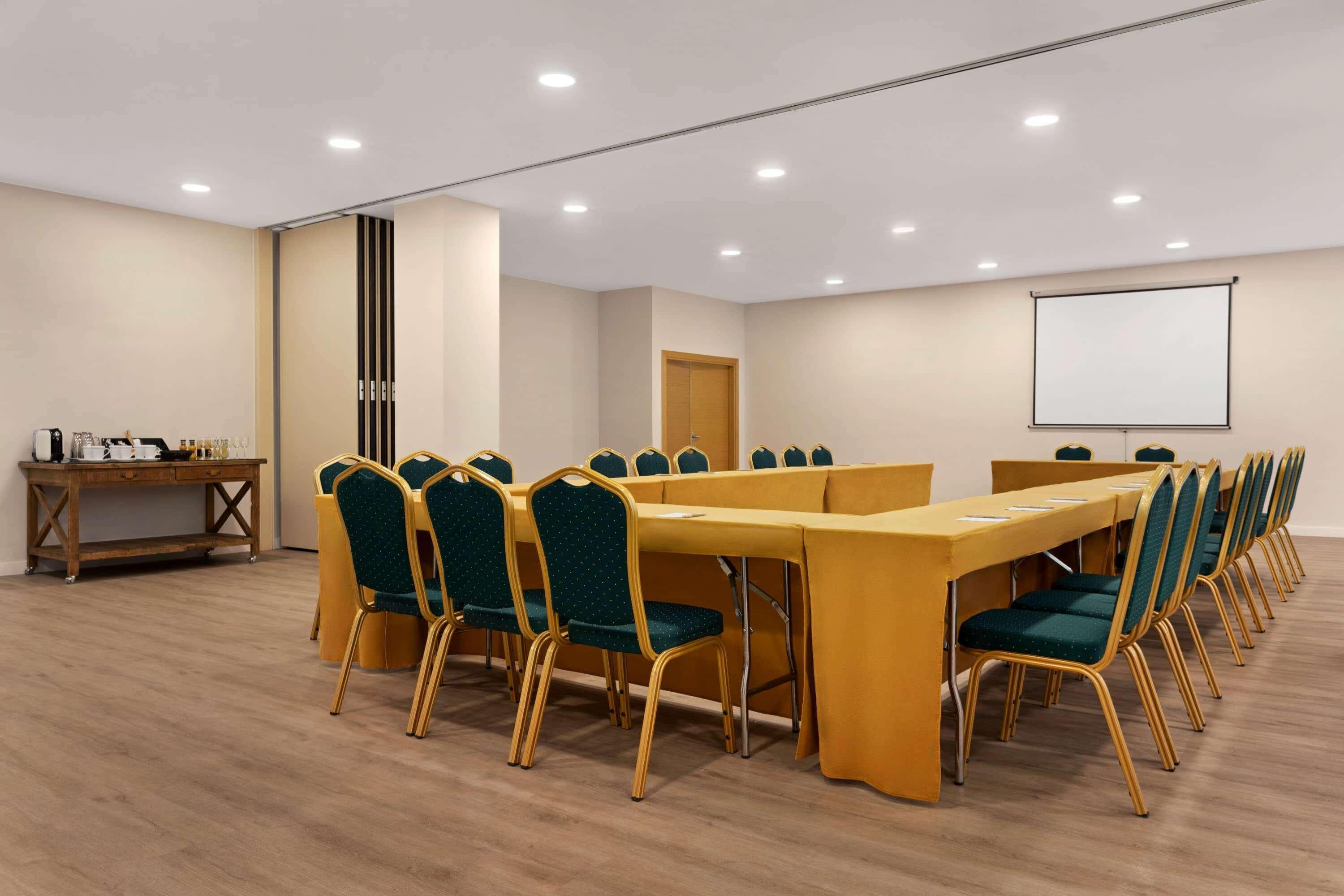 Hotel Ramada By Wyndham Valencia Almussafes Esterno foto