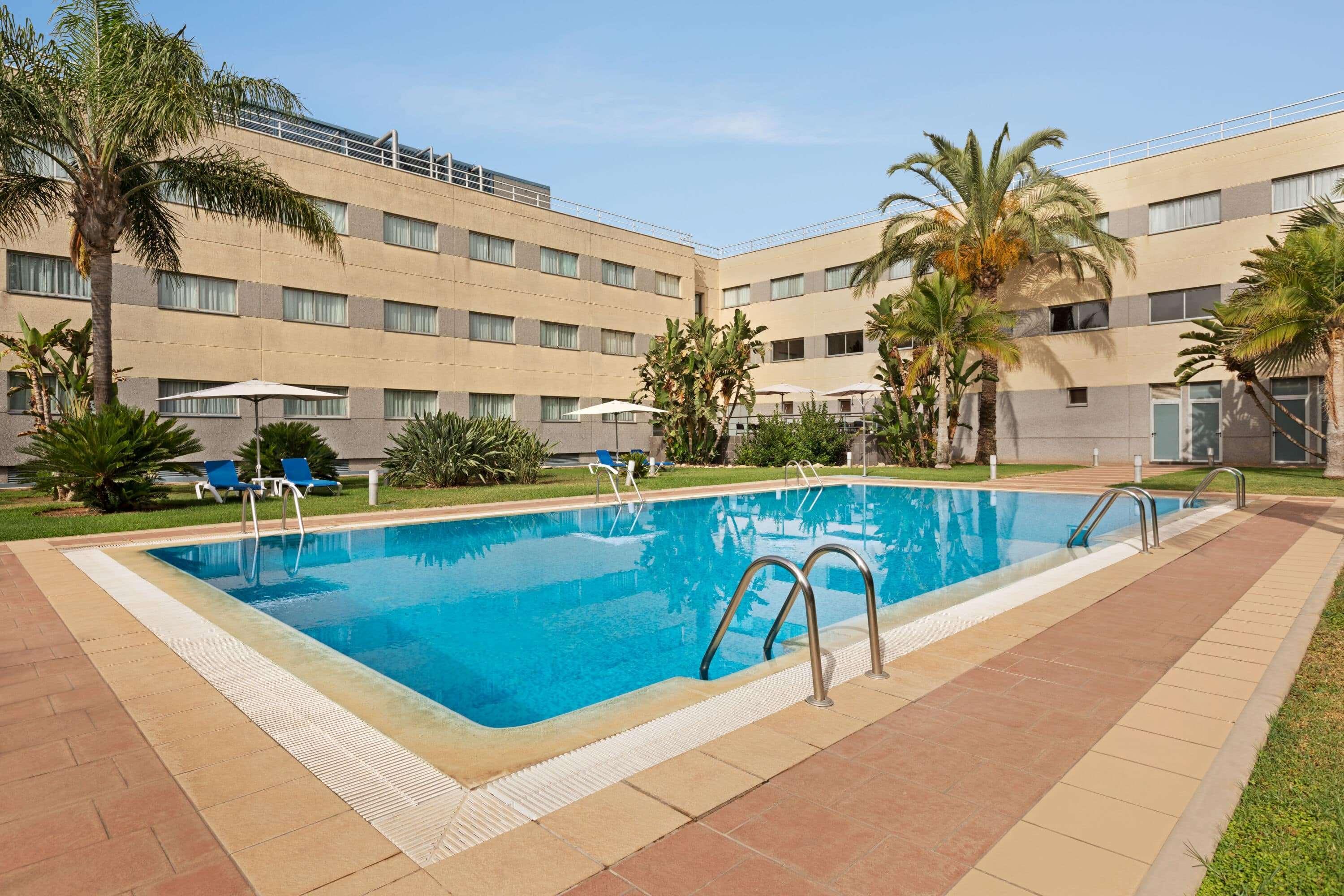 Hotel Ramada By Wyndham Valencia Almussafes Esterno foto