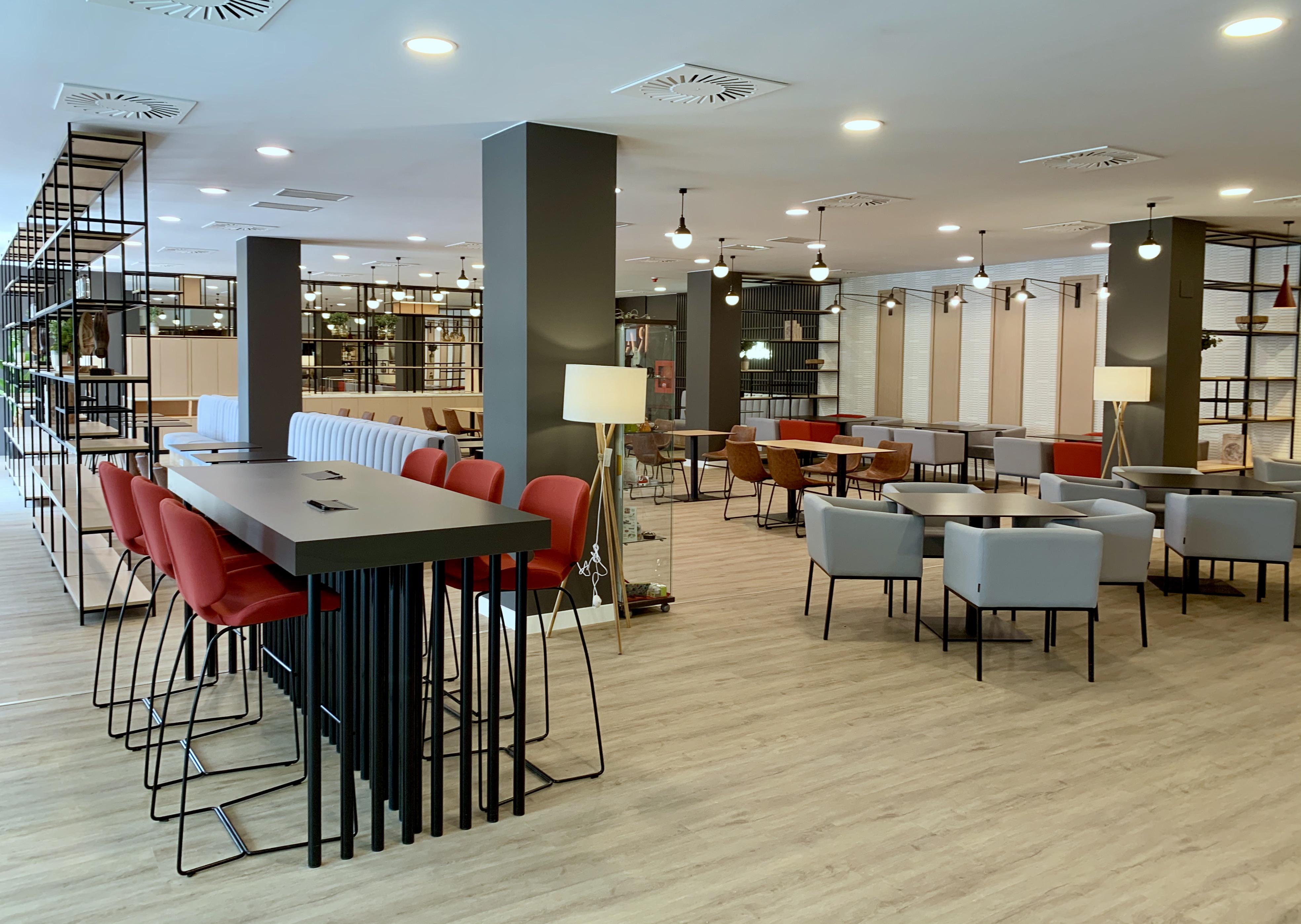 Hotel Ramada By Wyndham Valencia Almussafes Esterno foto