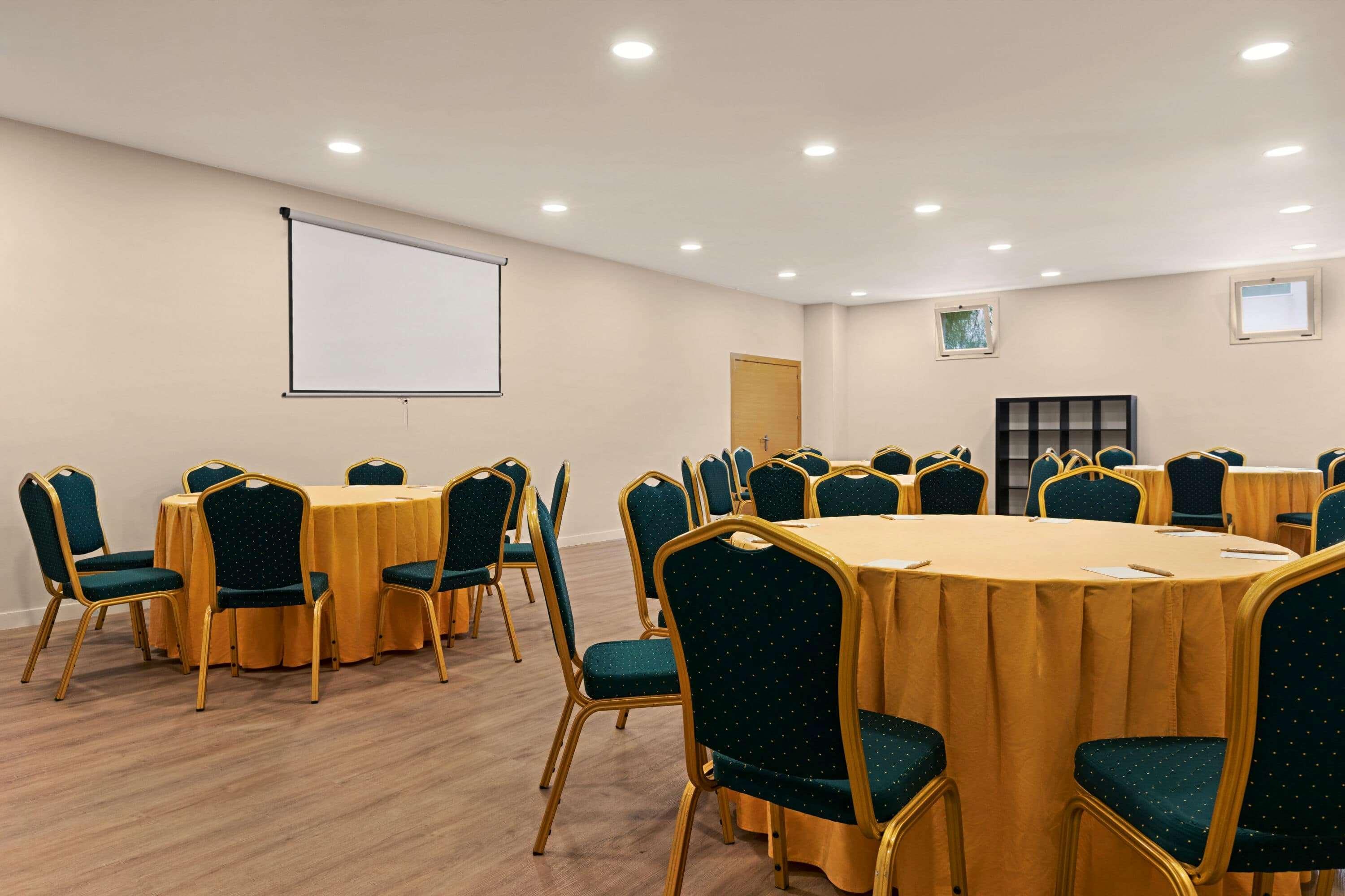 Hotel Ramada By Wyndham Valencia Almussafes Esterno foto