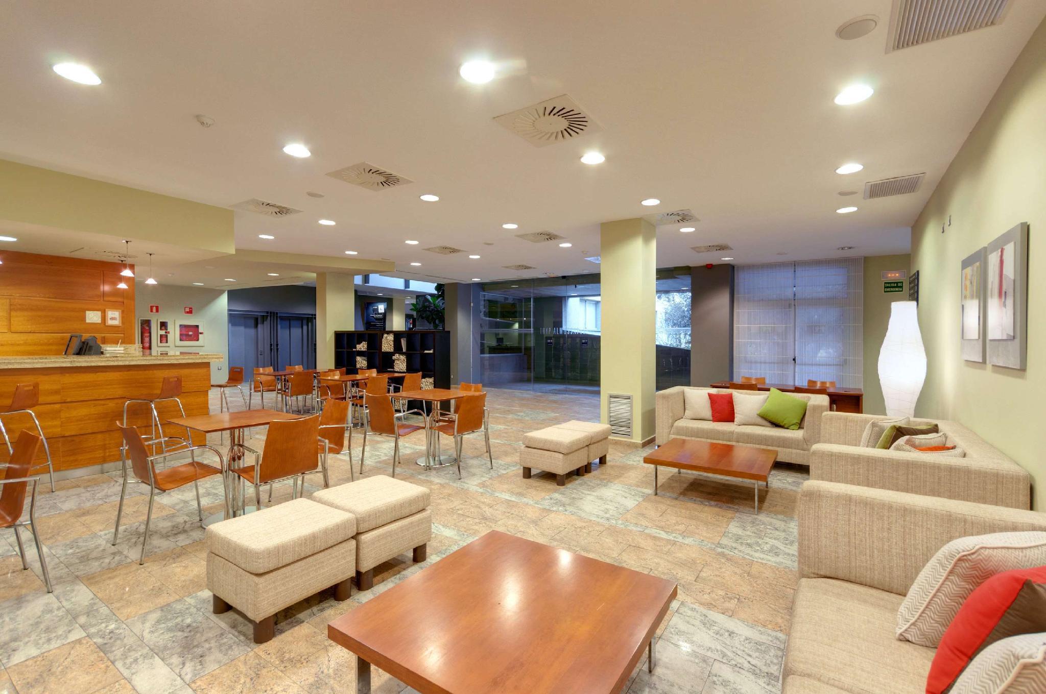 Hotel Ramada By Wyndham Valencia Almussafes Esterno foto