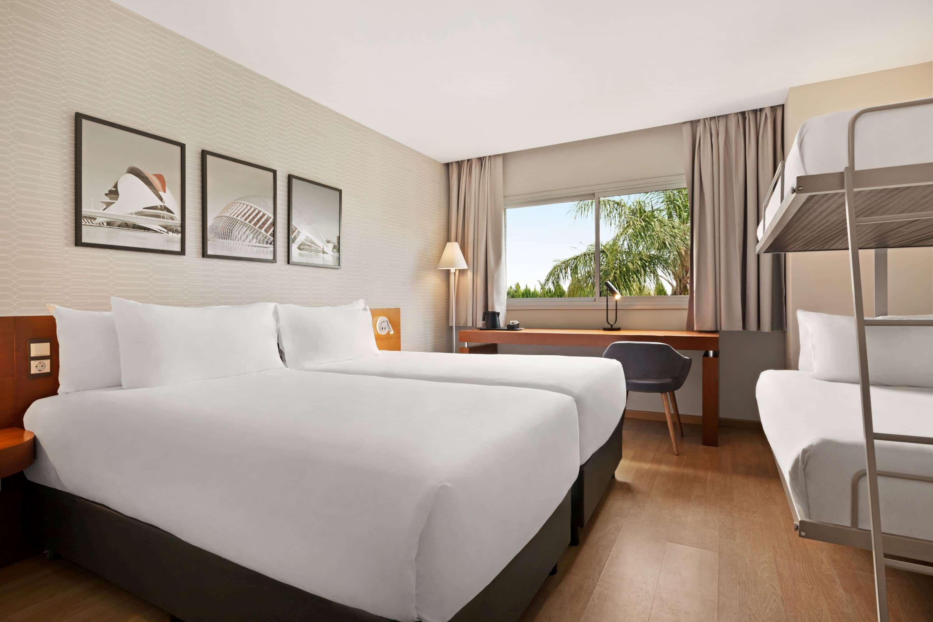 Hotel Ramada By Wyndham Valencia Almussafes Esterno foto