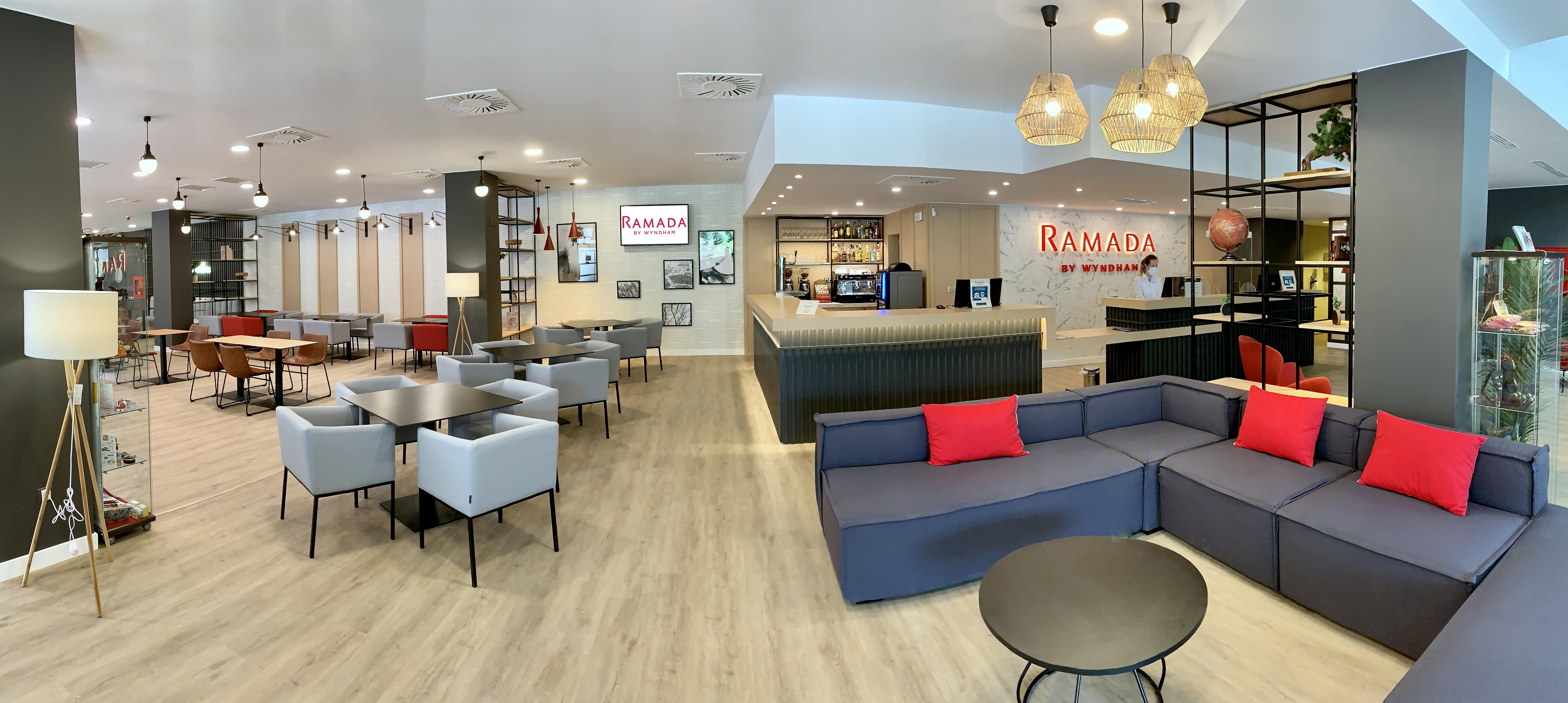 Hotel Ramada By Wyndham Valencia Almussafes Esterno foto