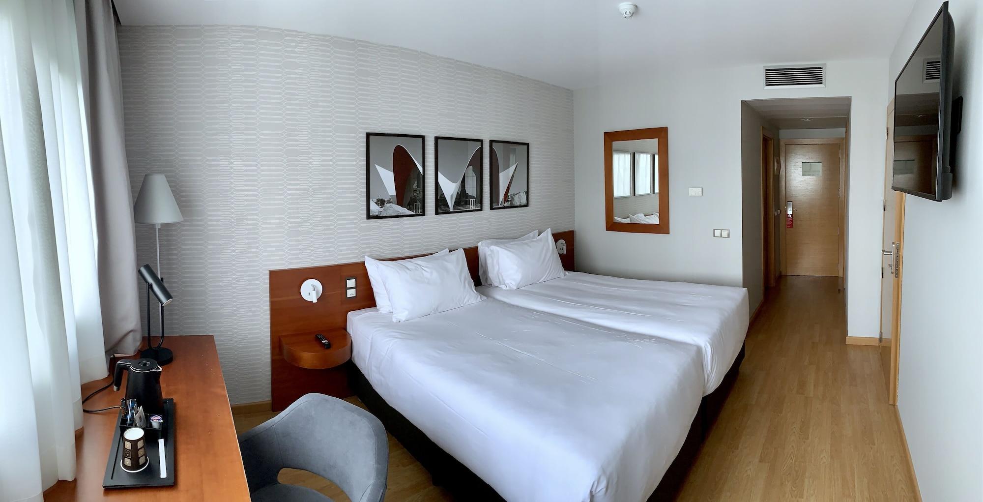 Hotel Ramada By Wyndham Valencia Almussafes Esterno foto