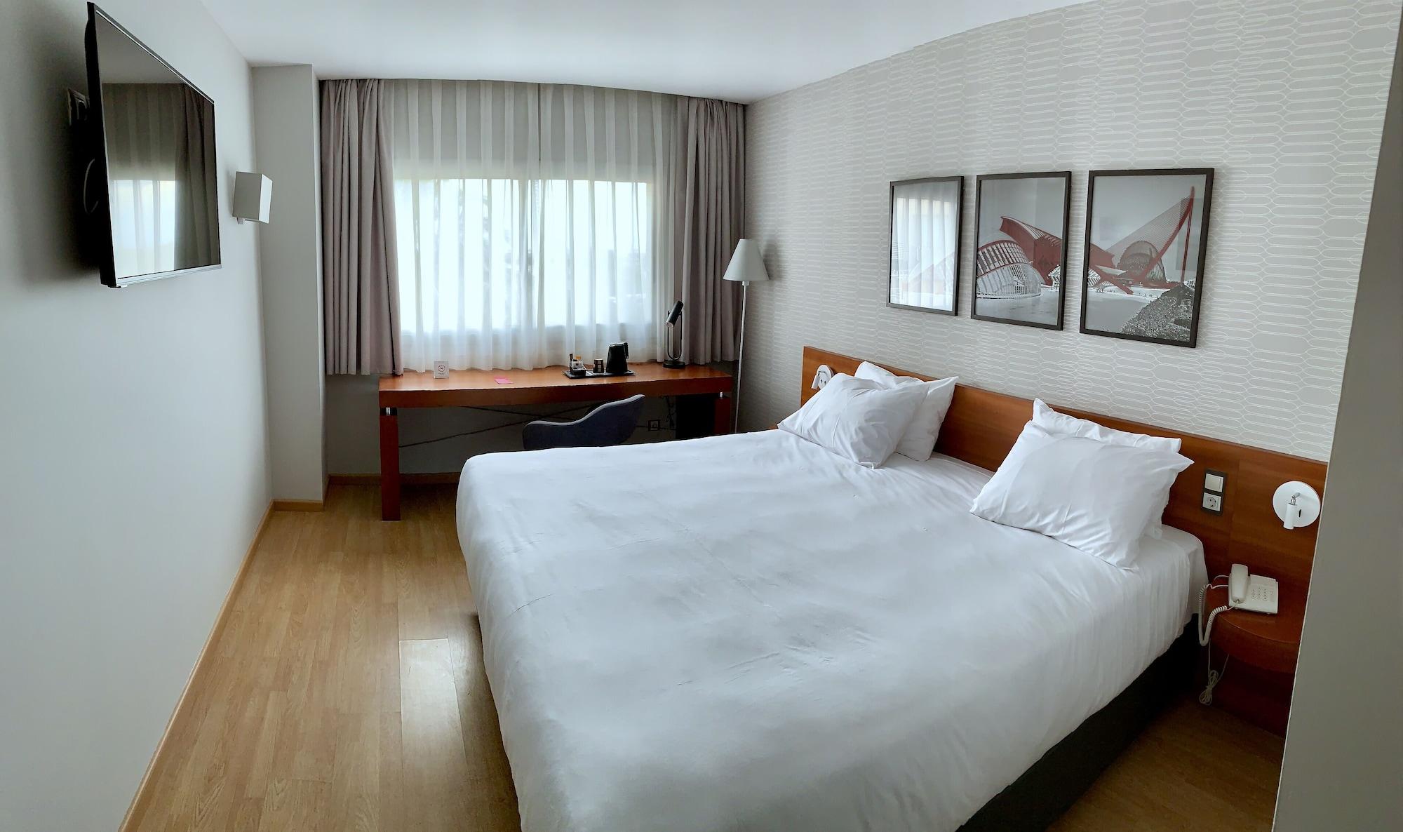 Hotel Ramada By Wyndham Valencia Almussafes Esterno foto