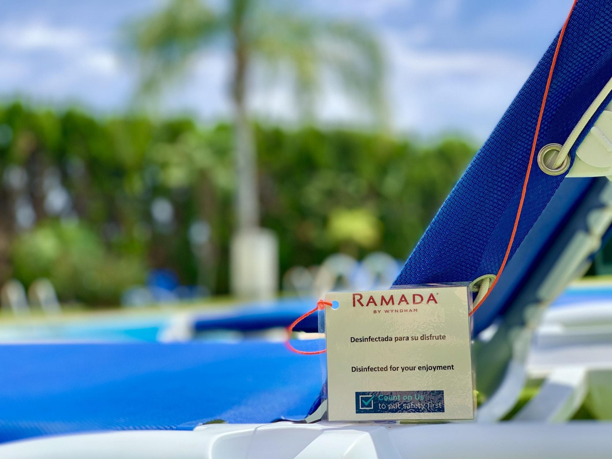 Hotel Ramada By Wyndham Valencia Almussafes Esterno foto
