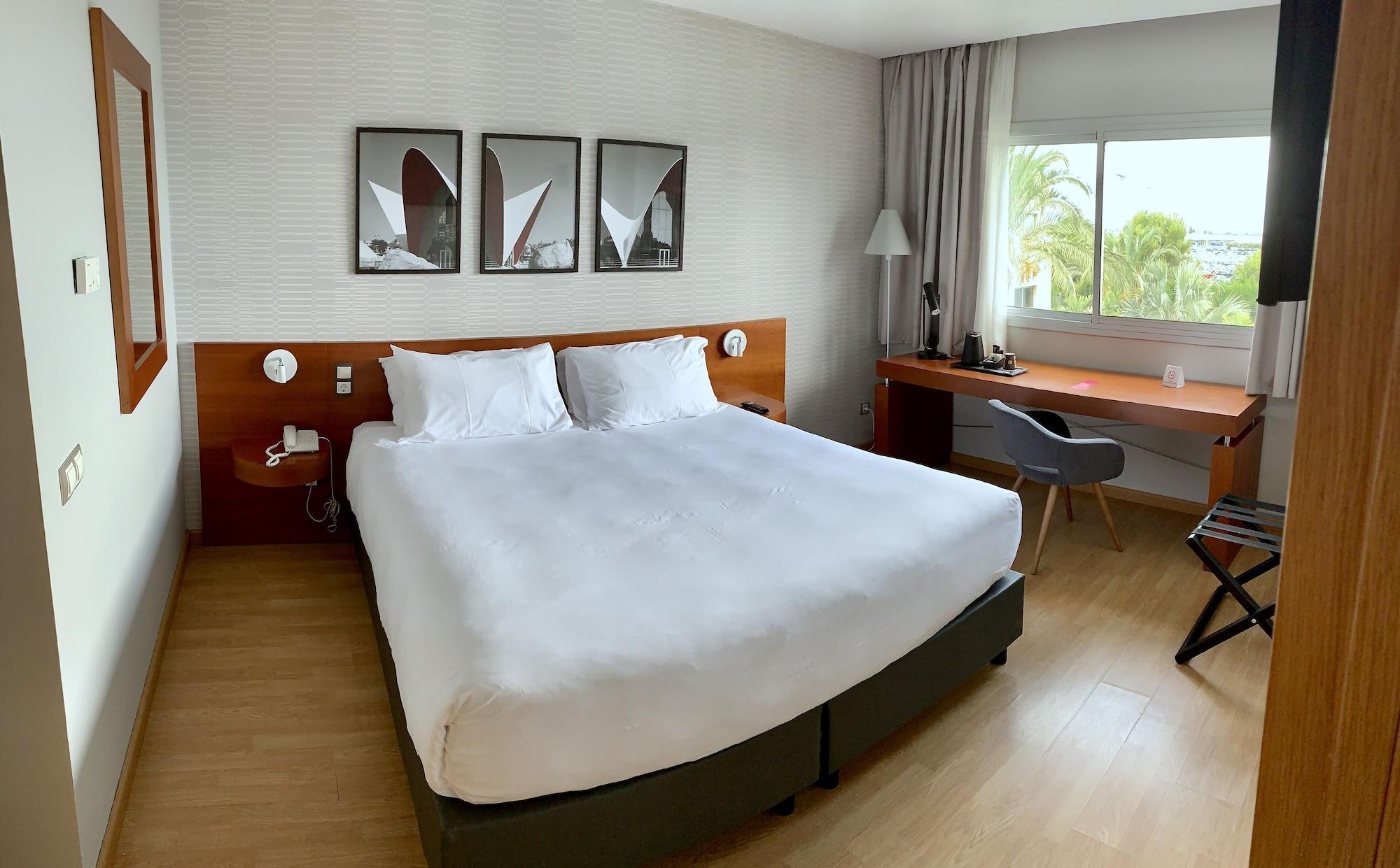 Hotel Ramada By Wyndham Valencia Almussafes Esterno foto