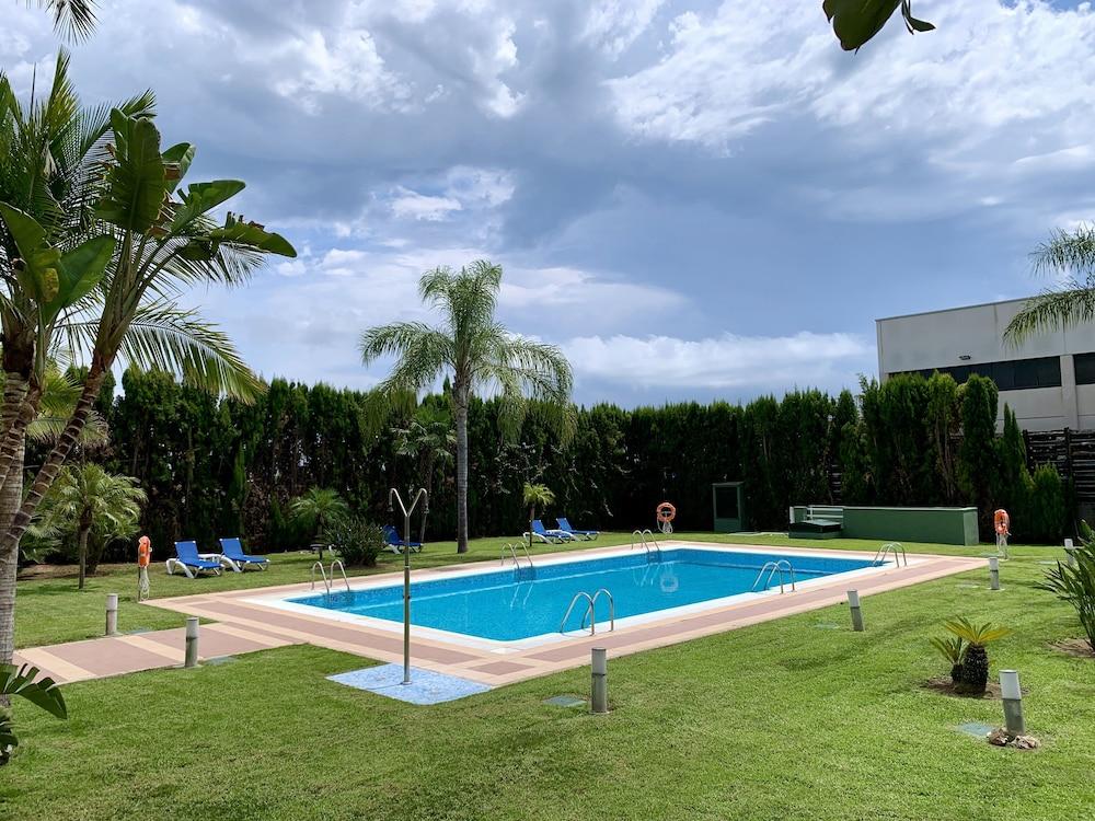 Hotel Ramada By Wyndham Valencia Almussafes Esterno foto