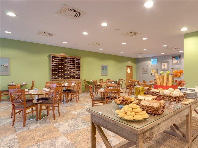 Hotel Ramada By Wyndham Valencia Almussafes Esterno foto