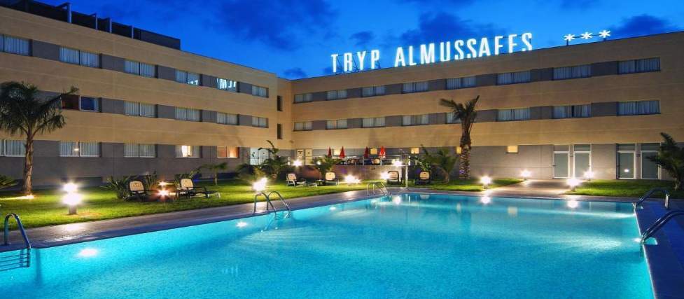 Hotel Ramada By Wyndham Valencia Almussafes Esterno foto